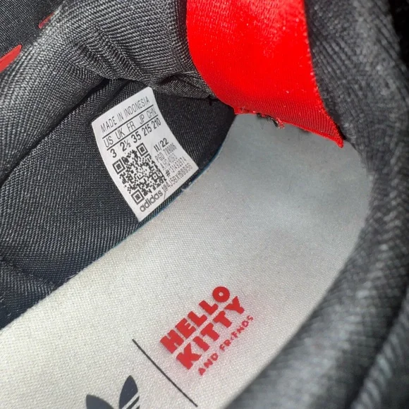 Adidas Kids Hello Kitty Black and White Shoes - Picture 4 of 4